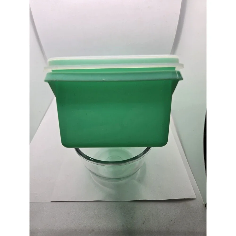 Tupperware Jadite Green Celery Keeper Container 782-8 w/Lid